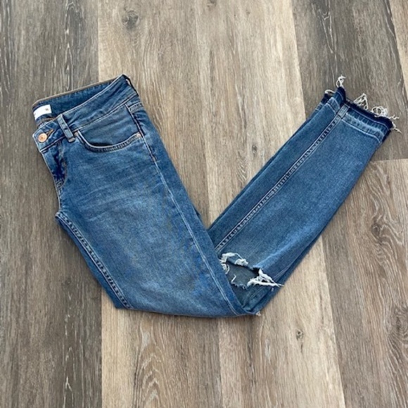 GINA TRICOT Perfect Jean Raw Hem Distressed 36 / 4 - Picture 1 of 8